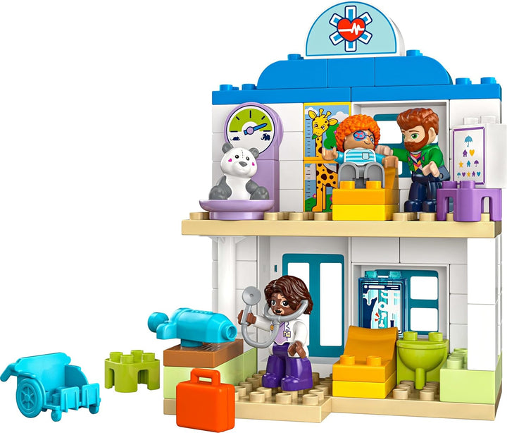 LEGO DUPLO Town Prima vizită la doctor, jucărie de construcție, set de joacă pentru a promova abilitățile motorii fine, cadou pentru copiii mici de la 2 ani, jucărie educativă, joc de rol în spital 10449 Seturi de constructie Besuche den LEGO-Store