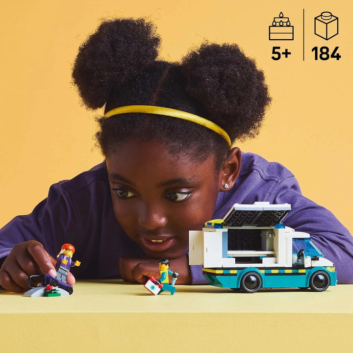 LEGO City Ambulanță - jucărie cu 2 minifigurine (skateboarder și șofer) - jucărie educativă pentru băieți și fete de la 5 ani - idei de cadouri pentru ziua de naștere și de sărbători 60451 Seturi de constructie Besuche den LEGO-Store