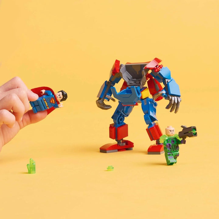 LEGO DC Superman Mech Vs. Lex Luthor - Jucărie de supererou cu 2 minifigurine - Figurină de acțiune construibilă cu brațe, picioare și degete mobile - Cadou pentru băieți și fete cu vârsta peste 6 ani 76302 Seturi de constructie Besuche den LEGO-Store