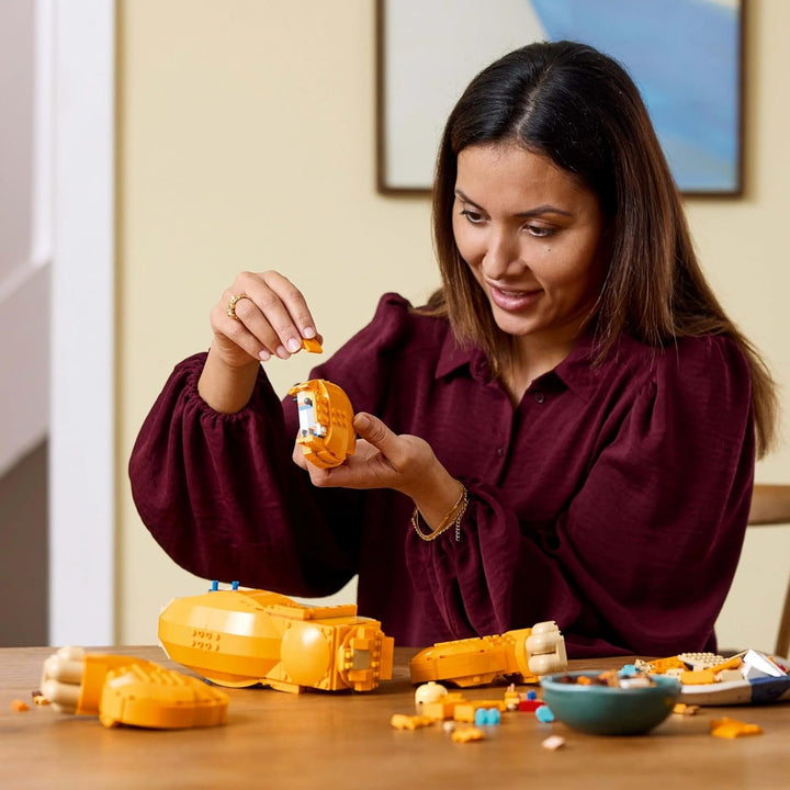 Lego Ç€ Disney Simba, tânărul rege al leilor, jucărie de construit pentru colecționat cu figurine creative de animale, activitate relaxantă pentru adulți, idee de cadou pentru femei 43247 Seturi de constructie Besuche den LEGO-Store