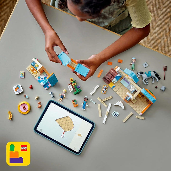 LEGO Friends Cabinet veterinar pentru cai și animale de companie, set de construcție și joacă pentru jocuri de rol imaginative cu 3 minifigurine și 5 figurine de animale, idee de cadou pentru fete de la 7 ani 42651 Seturi de constructie Besuche den LEGO-Store