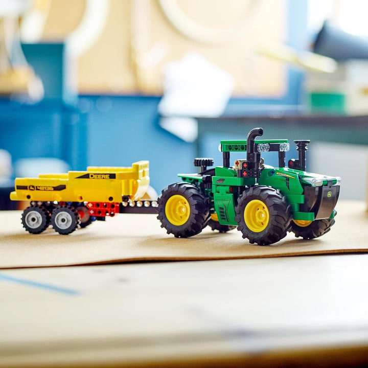 LEGO Technic John Deere 9620R Tractor 4WD, cu remorcă basculantă, jucărie agricolă clasică pentru copii, băieți și fete de la 8 ani, kit model de colecție 42136 Seturi de constructie Besuche den LEGO-Store