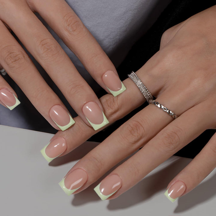 Unghii false cu vârf francez scurt – 30 de bucăți de unghii negre pentru a le lipi pe unghii scurte pătrate, unghii false cu vârf francez cu lipici, set unghii artificiale pătrate pentru femei